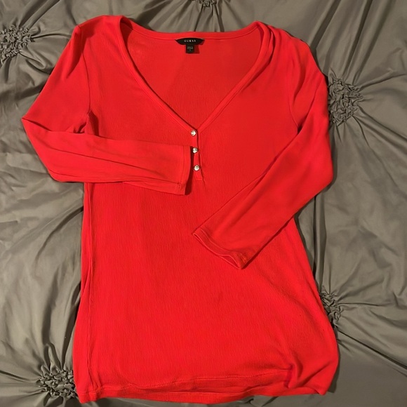 π» HOST PICK π» π Guess Red Ribbed Quarter Sleeved Button Top π - Picture 2 of 3